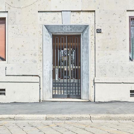 Spacious Flat Close To Fondazione Prada & Metro Милан Экстерьер фото