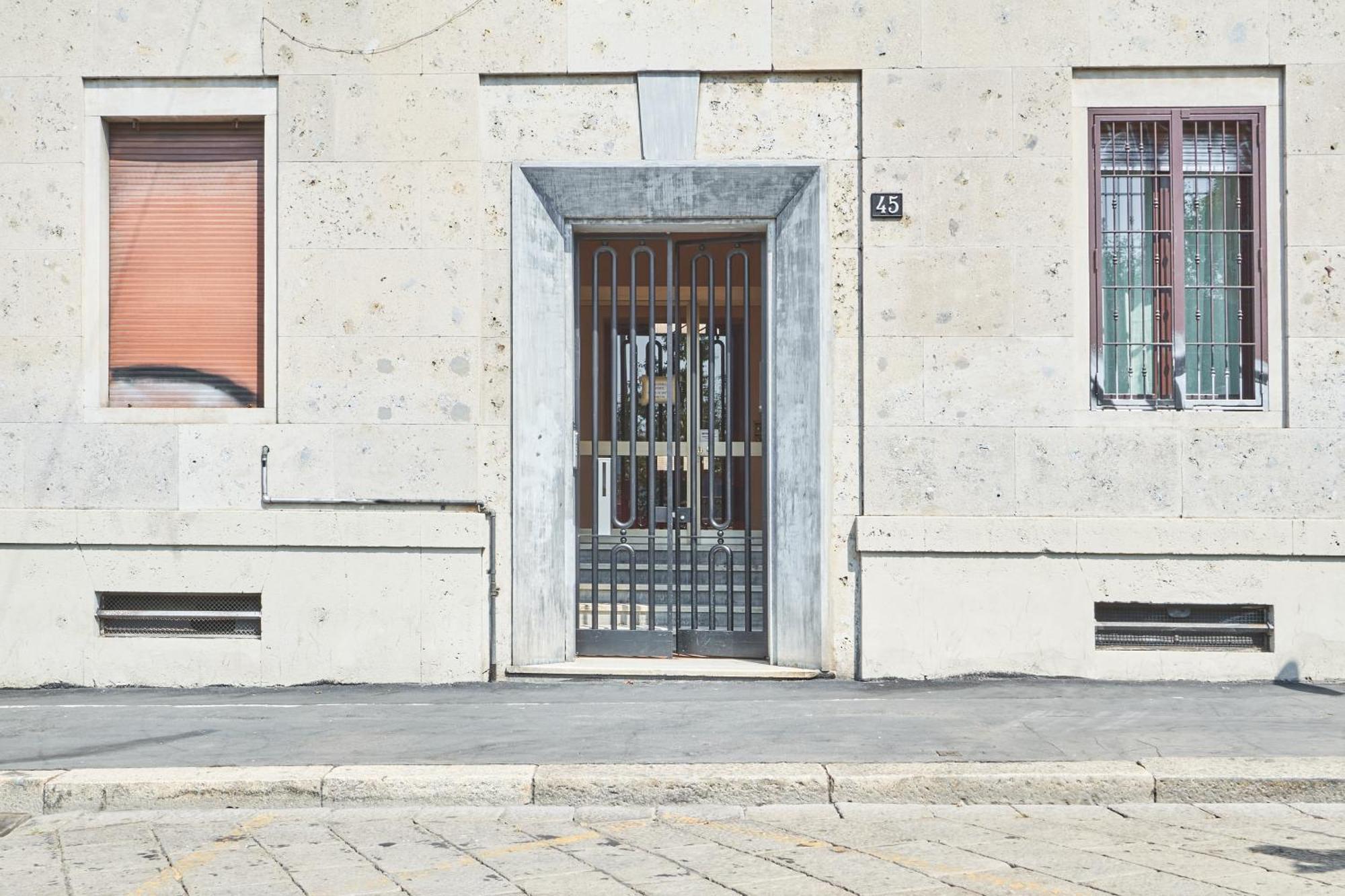 Spacious Flat Close To Fondazione Prada & Metro Милан Экстерьер фото